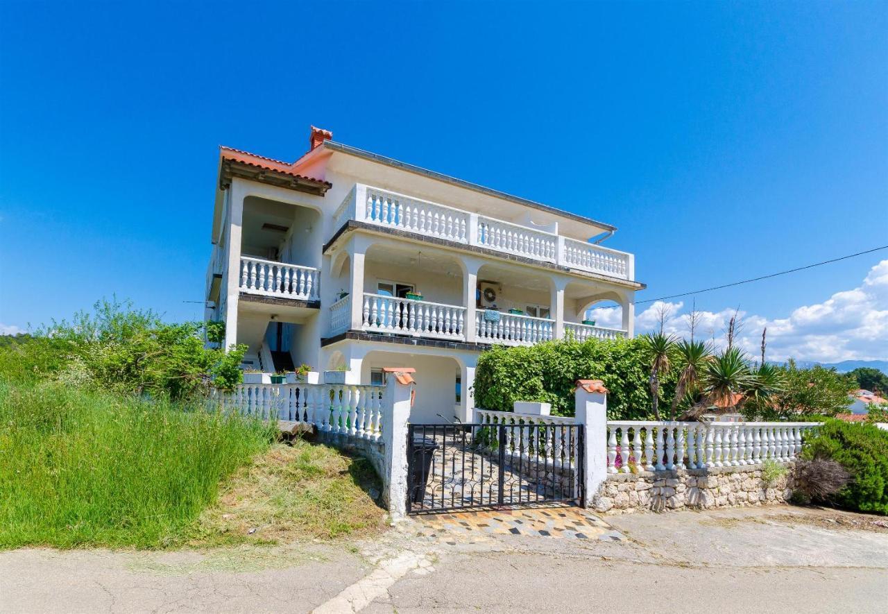 Apartments Ester Lopar Exterior photo