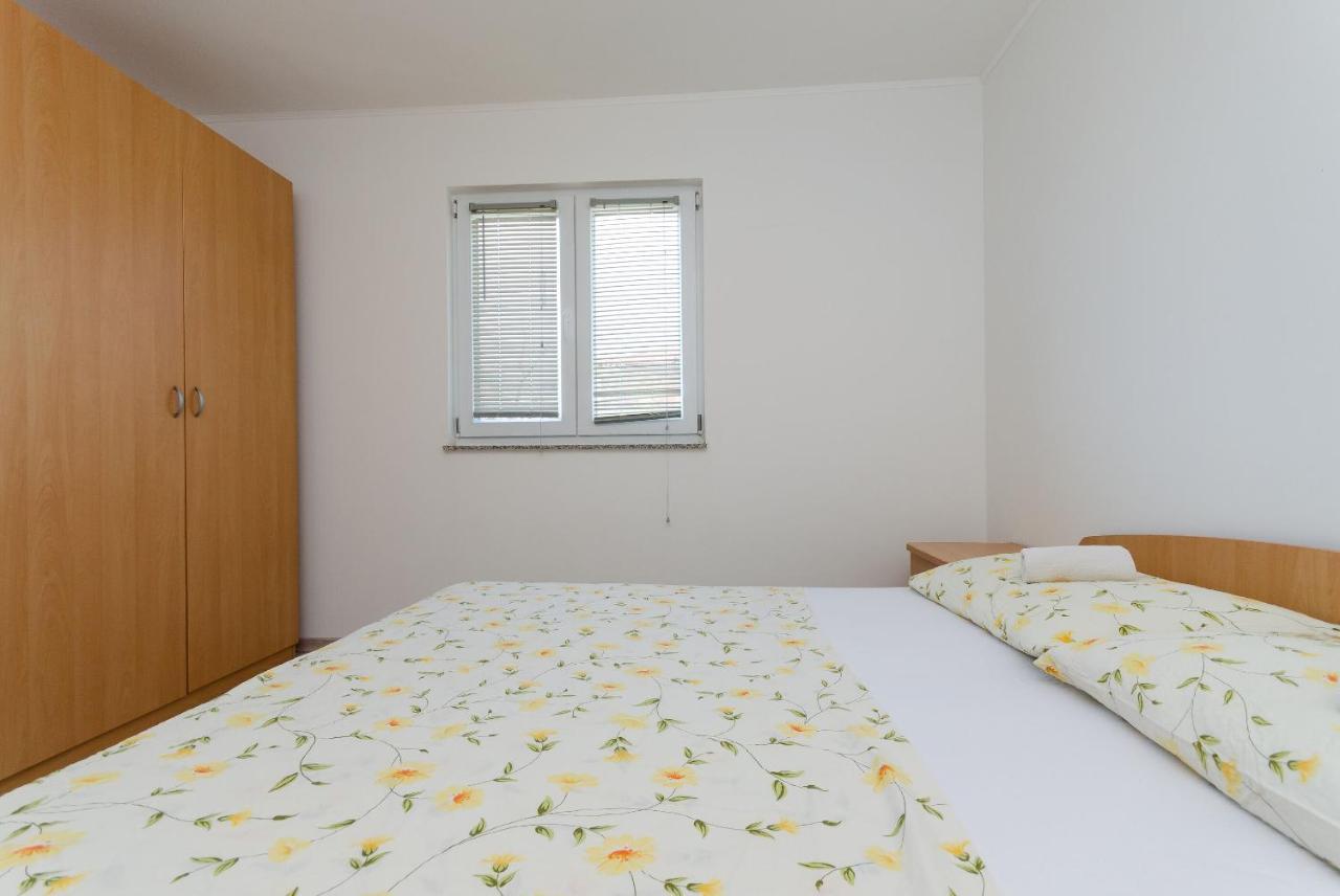 Apartments Ester Lopar Exterior photo