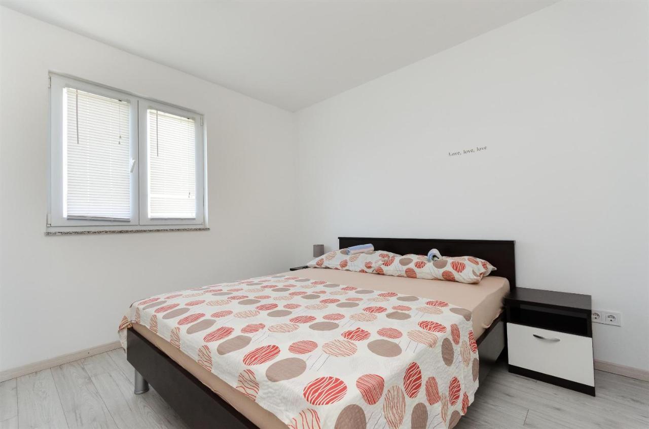 Apartments Ester Lopar Exterior photo