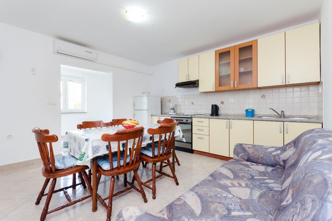 Apartments Ester Lopar Exterior photo